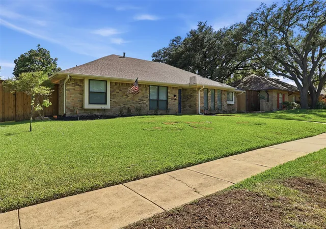 Photo 3 of Sale Pending at 2808 Fountain Head Dr, Plano, TX 75023 | MLS# 21355828 | Listing updated on 2026-08-31