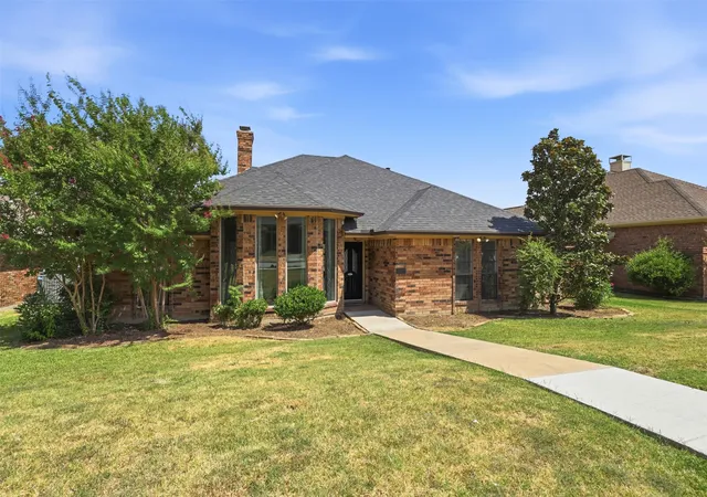 Photo 1 of Single family home for sale at 3802 Cromwell Dr, Carrollton, TX 75007 | MLS# 21355626 | Listing updated on 2026-08-16