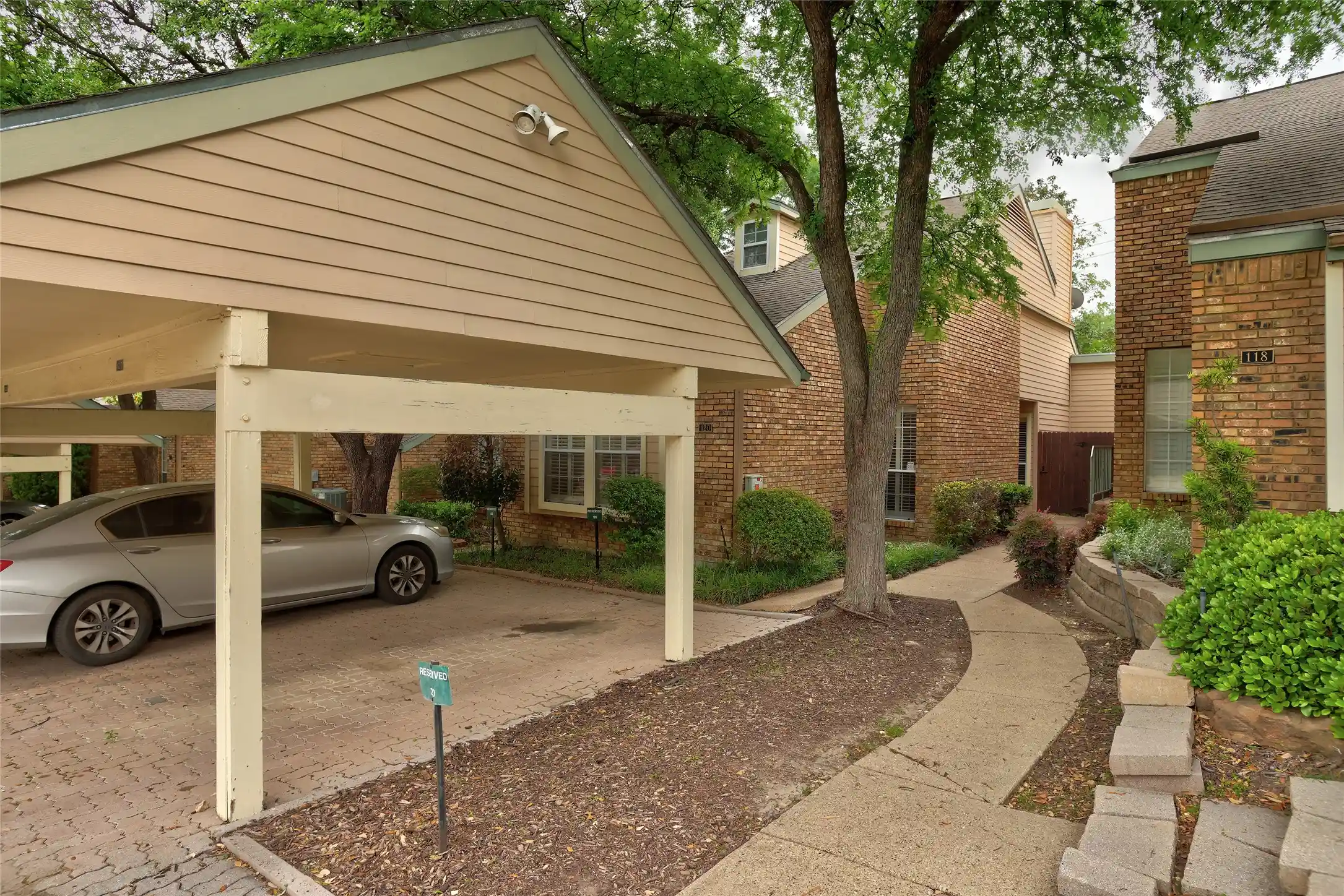 Listing Photo 2 - Condo for sale in 5565 Preston Oaks Rd located at 5565 Preston Oaks Rd, Dallas, TX 75254 - Unit #120