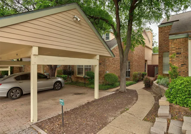 Listing Photo 2 - Condo for sale in building located at 5565 Preston Oaks Rd, Dallas, TX 75254 - Unit #120