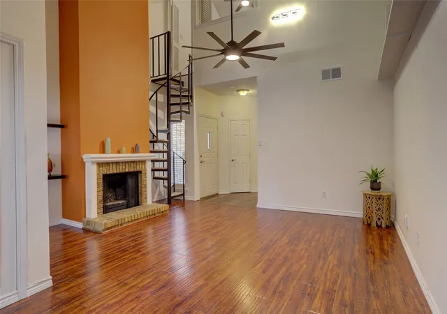 Listing Photo 3 - Condo for sale in building located at 5565 Preston Oaks Rd, Dallas, TX 75254 - Unit #120