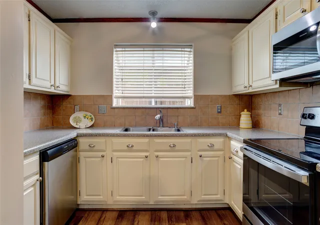 Listing Photo 4 - Condo for sale in building located at 5565 Preston Oaks Rd, Dallas, TX 75254 - Unit #120