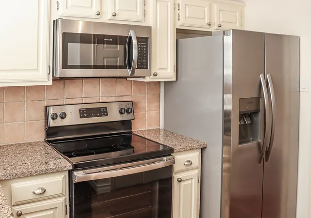 Listing Photo 5 - Condo for sale in building located at 5565 Preston Oaks Rd, Dallas, TX 75254 - Unit #120