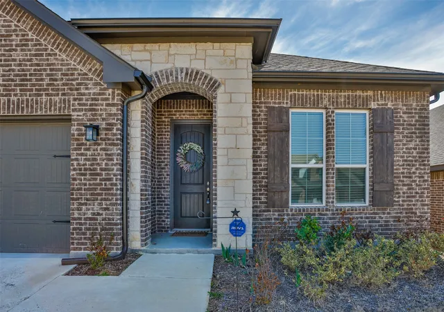 Photo 2 of Single family home for sale at 3520 Austin St, Gainesville, TX 76240 | MLS# 21356025 | Listing updated on 2026-08-26