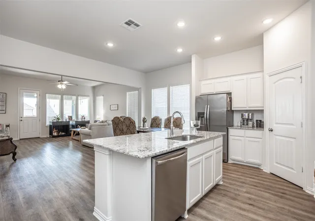 Photo 4 of Single family home for sale at 3520 Austin St, Gainesville, TX 76240 | MLS# 21356025 | Listing updated on 2026-08-26