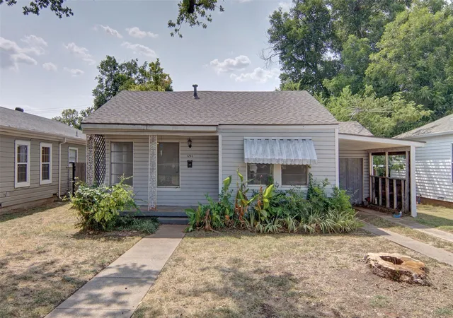 Photo 1 of Single family home for sale at 1203 Hanover St, Weatherford, TX 76086 | MLS# 21341509 | Listing updated on 2026-08-11