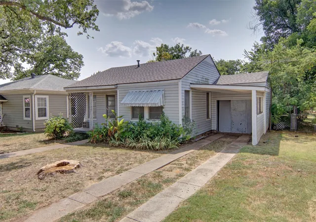 Photo 2 of Single family home for sale at 1203 Hanover St, Weatherford, TX 76086 | MLS# 21341509 | Listing updated on 2026-08-11