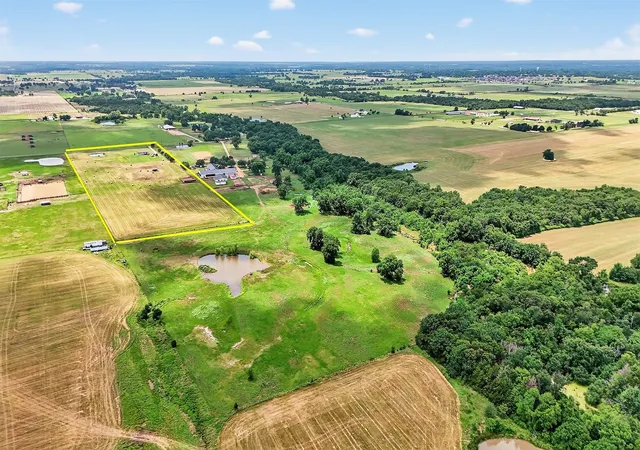 Photo 3 of Sale Pending at 1802 Batey Rd, Collinsville, TX 76233 | MLS# 21180262 | Listing updated on 2026-10-02