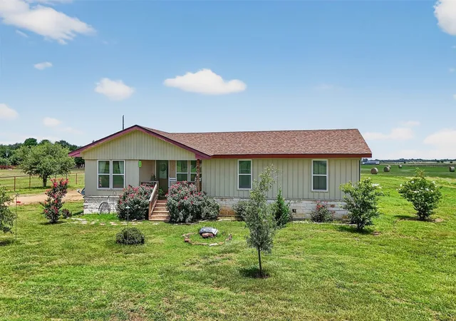 Photo 4 of Sale Pending at 1802 Batey Rd, Collinsville, TX 76233 | MLS# 21180262 | Listing updated on 2026-10-02