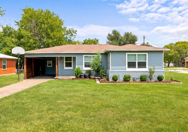 Photo 1 of Single family home for sale at 3202 Mitchell St, Greenville, TX 75402 | MLS# 21350412 | Listing updated on 2026-09-28