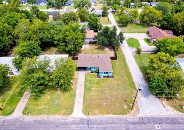 Photo 2 of Single family home for sale at 3202 Mitchell St, Greenville, TX 75402 | MLS# 21350412 | Listing updated on 2026-09-28