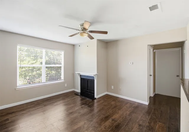 Listing Photo 4 - Condo for sale in building located at 2200 E Trinity Mills Rd, Carrollton, TX 75006 - Unit #402