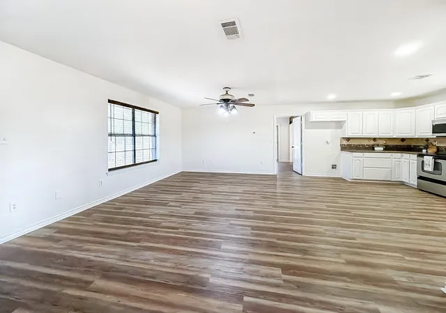 Photo 3 of Single family home for sale at 697 County Road 166, Whitesboro, TX 76273 | MLS# 21356093 | Listing updated on 2026-08-13
