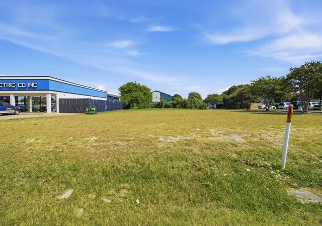 Photo 3 of Land for sale at 150 S J Elmer Weaver Fwy, Cedar Hill, TX 75104 | MLS# 21356190 | Listing updated on 2026-08-11