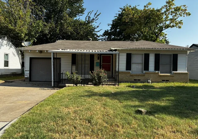 Photo 1 of Single family home for sale at 319 E Holley St, Mesquite, TX 75149 | MLS# 21356232 | Listing updated on 2026-08-11