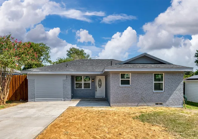 Photo 1 of Single family home for sale at 1409 W Bruton Rd, Mesquite, TX 75149 | MLS# 21353981 | Listing updated on 2026-10-03