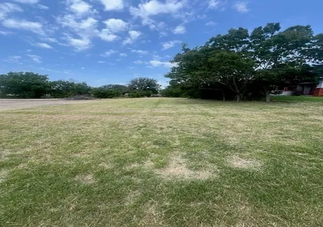 Photo 1 of Sale Pending at 1402 Se 6th Ave, Mineral Wells, TX 76067 | MLS# 21354458 | Listing updated on 2026-08-24