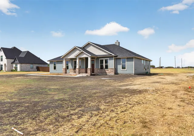 Photo 3 of Single family home for sale at 181 Chisolm Trl, Waxahachie, TX 75165 | MLS# 21351412 | Listing updated on 2026-10-09