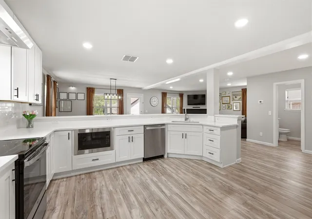 Photo 1 of Single family home for sale at 776 E Fulton St, Van Alstyne, TX 75495 | MLS# 21355492 | Listing updated on 2026-08-16