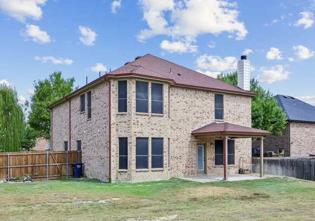 Photo 2 of Sale Pending at 5929 Clipper Ln, Fort Worth, TX 76179 | MLS# 21356275 | Listing updated on 2026-08-26