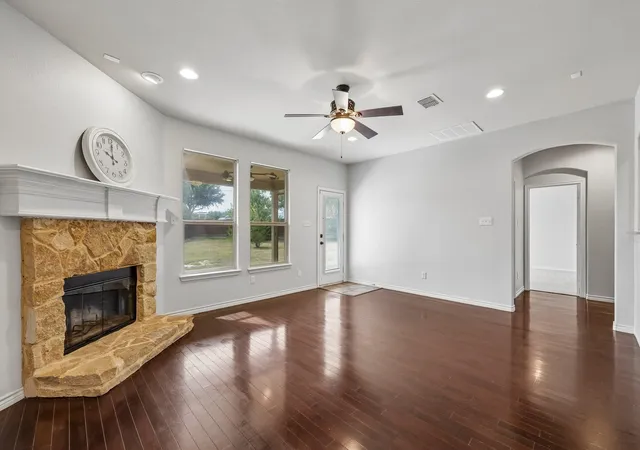 Photo 3 of Sale Pending at 5929 Clipper Ln, Fort Worth, TX 76179 | MLS# 21356275 | Listing updated on 2026-08-26