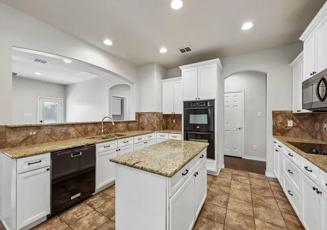 Photo 4 of Sale Pending at 5929 Clipper Ln, Fort Worth, TX 76179 | MLS# 21356275 | Listing updated on 2026-08-26