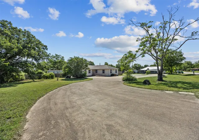 Photo 3 of Sale Pending at 701 N 2nd St, Cranfills Gap, TX 76637 | MLS# 21356129 | Listing updated on 2026-09-19