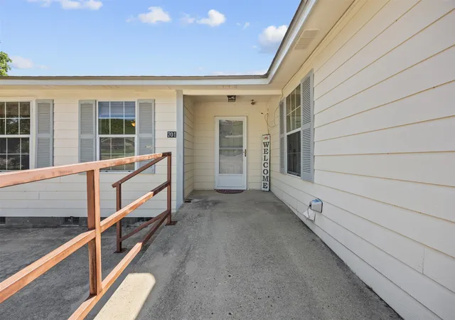 Photo 4 of Sale Pending at 701 N 2Nd St, Cranfills Gap, TX 76637 | MLS# 21356129 | Listing updated on 2026-09-19