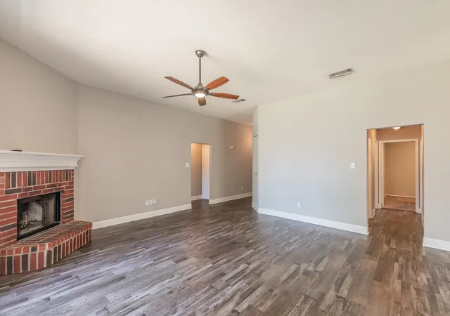 Photo 4 of Sale Pending at 904 Parkhill Dr, Mansfield, TX 76063 | MLS# 21355005 | Listing updated on 2026-09-02