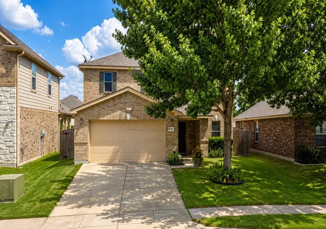 Photo 2 of Single family home for sale at 8928 Winding Valley Dr, Fort Worth, TX 76244 | MLS# 21355890 | Listing updated on 2026-08-11