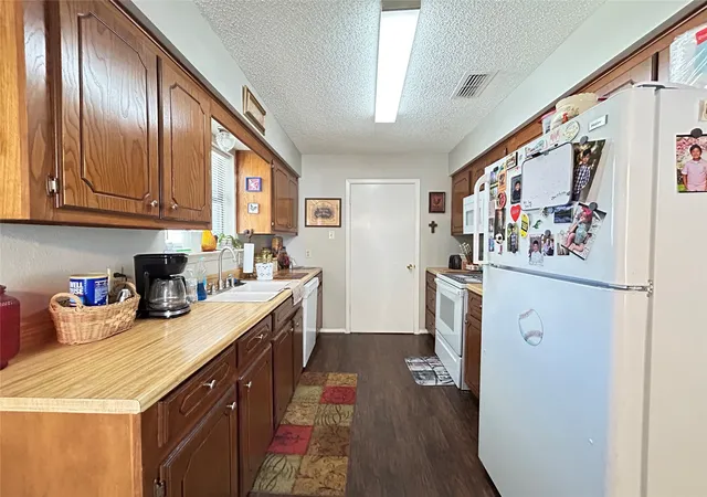 Photo 4 of Single family home for sale at 601 Locust St S, Sulphur Springs, TX 75482 | MLS# 21356335 | Listing updated on 2026-08-12