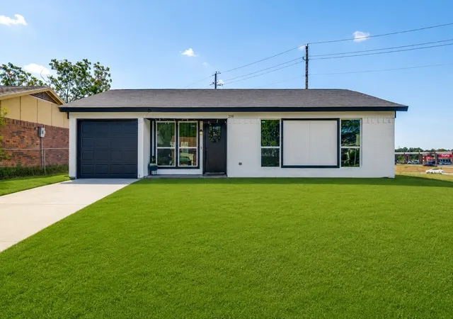 Photo 1 of Single family home for sale at 208 Woodgrove St, Mesquite, TX 75181 | MLS# 21339355 | Listing updated on 2026-10-05