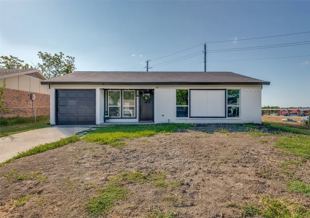 Photo 2 of Single family home for sale at 208 Woodgrove St, Mesquite, TX 75181 | MLS# 21339355 | Listing updated on 2026-10-05