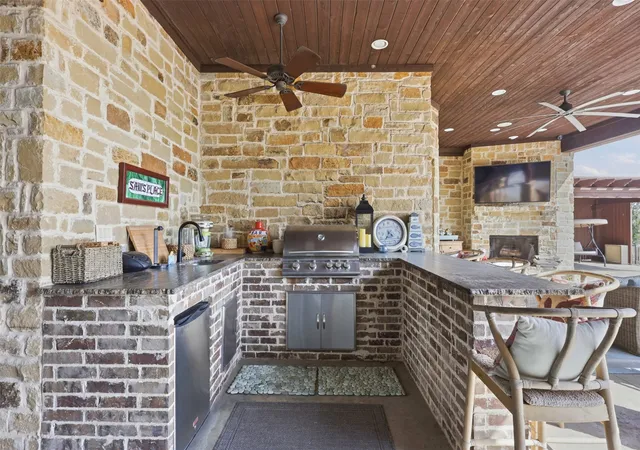 Photo 4 of Sale Pending at 104 Brentwood Dr, Rockwall, TX 75032 | MLS# 21351561 | Listing updated on 2026-10-02