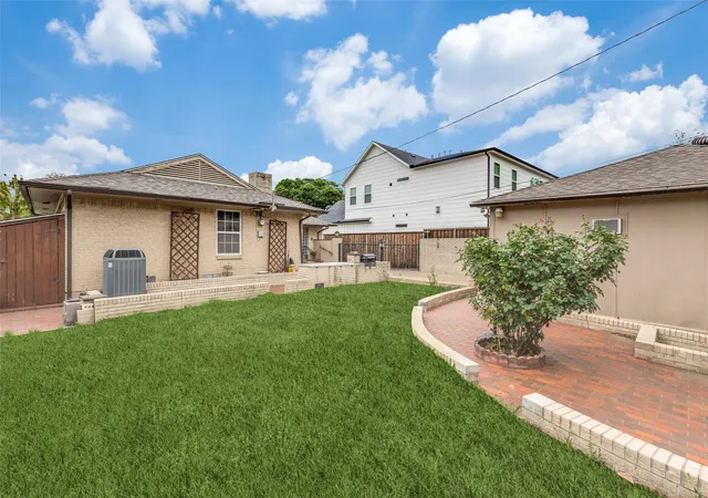 Photo 16 of Sale Pending at 9210 Larchwood Dr, Dallas, TX 75238 | MLS# 21355237 | Listing updated on 2026-08-27