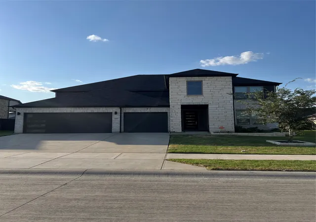 Photo 1 of Single family home for sale at 197 Western Wy, Waxahachie, TX 75165 | MLS# 21356451 | Listing updated on 2026-08-12