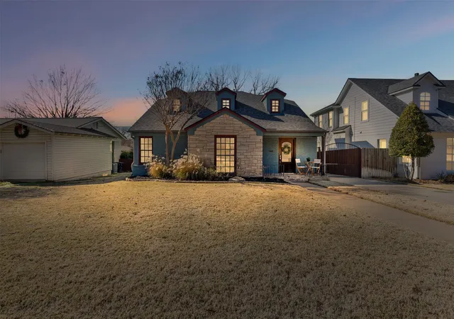Photo 3 of Sale Pending at 2548 Walsh Ct, Fort Worth, TX 76109 | MLS# 21356488 | Listing updated on 2026-09-25