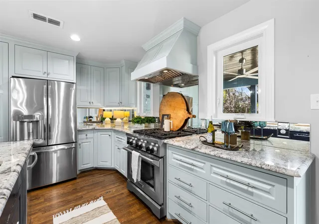 Photo 4 of Sale Pending at 2548 Walsh Ct, Fort Worth, TX 76109 | MLS# 21356488 | Listing updated on 2026-09-25