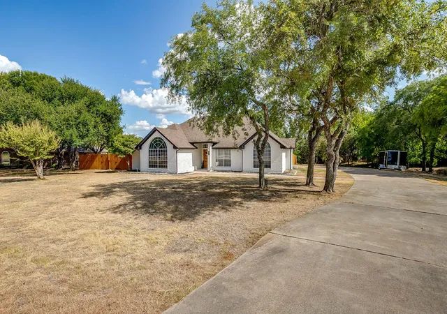 Photo 2 of Single family home for sale at 222 Hidden Acres Ln, Weatherford, TX 76087 | MLS# 21355944 | Listing updated on 2026-08-12