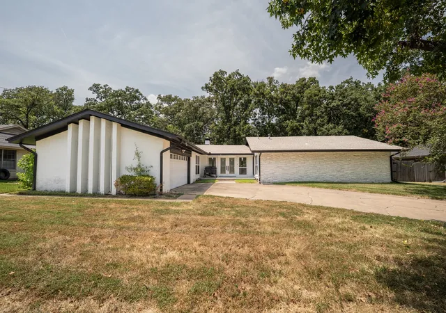 Photo 1 of Single family home for sale at 316 Woodcrest Cir, Sulphur Springs, TX 75482 | MLS# 21354894 | Listing updated on 2026-09-18