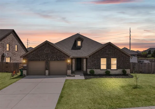 Photo 1 of Single family home for sale at 227 Hackney St, Waxahachie, TX 75165 | MLS# 21356406 | Listing updated on 2026-09-28