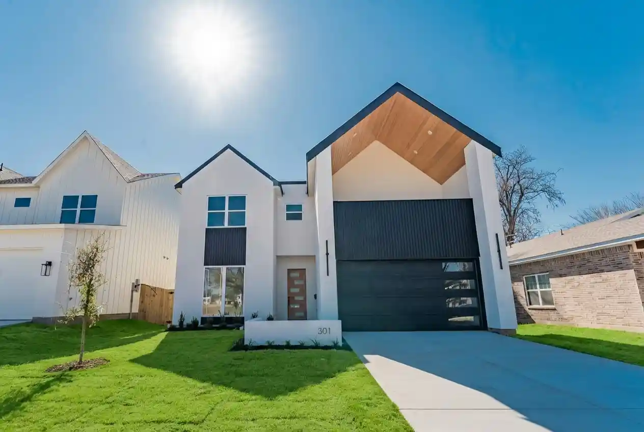 Photo 1 of Single family home for sale at 3018 Rochester St, Dallas, TX 75215 | MLS# 21356279 | Listing updated on 2026-10-18