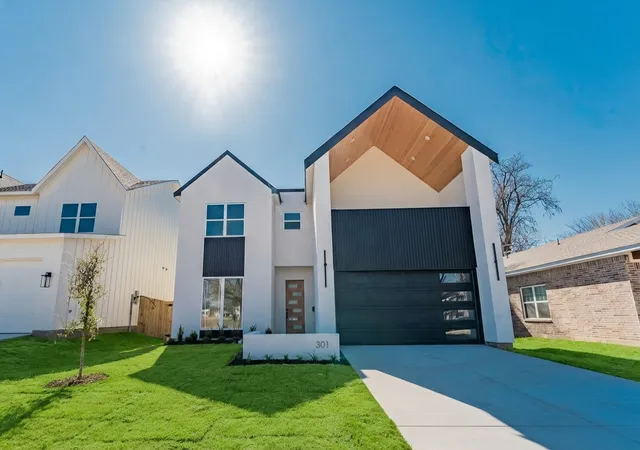 Photo 1 of Single family home for sale at 3018 Rochester St, Dallas, TX 75215 | MLS# 21356279 | Listing updated on 2026-09-25