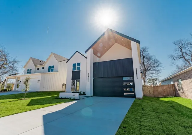 Photo 2 of Single family home for sale at 3018 Rochester St, Dallas, TX 75215 | MLS# 21356279 | Listing updated on 2026-09-25