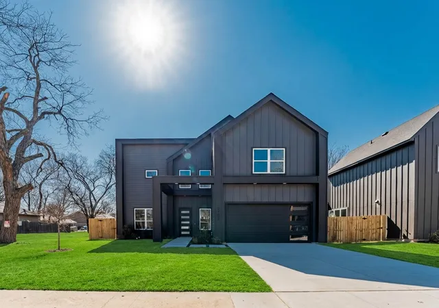 Photo 1 of Single family home for sale at 2706 Valentine St, Dallas, TX 75215 | MLS# 21356280 | Listing updated on 2026-09-25