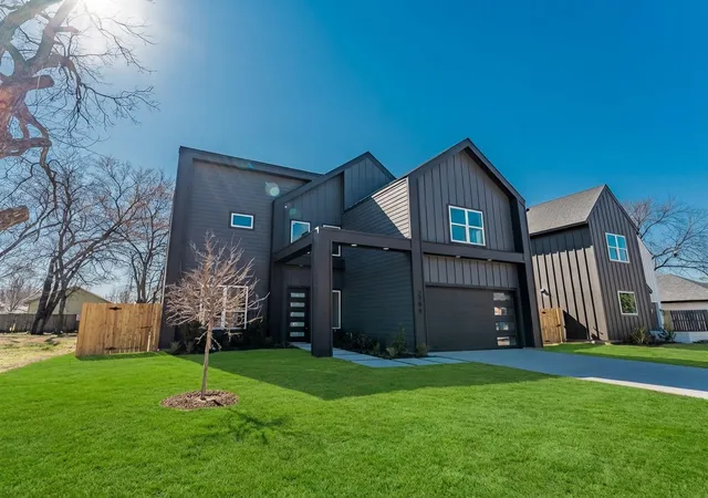 Photo 2 of Single family home for sale at 2706 Valentine St, Dallas, TX 75215 | MLS# 21356280 | Listing updated on 2026-09-25