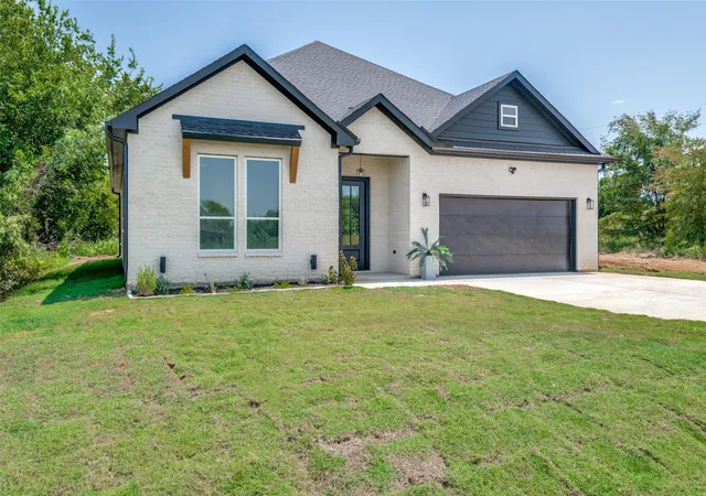 Photo 2 of Single family home for sale at 27155 Whispering Meadow Dr, Whitney, TX 76692 | MLS# 21327960 | Listing updated on 2026-08-12