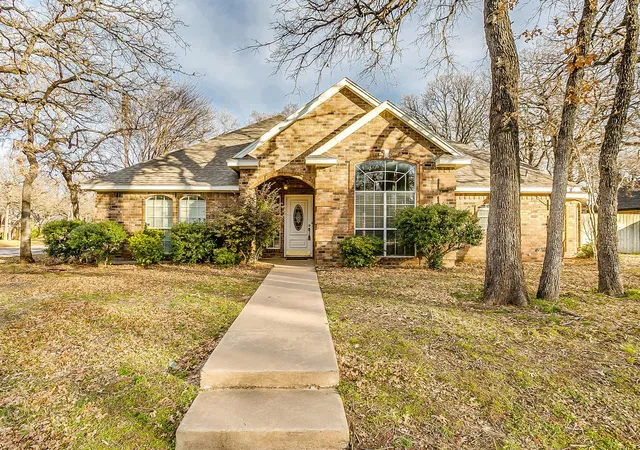 Photo 1 of Single family home for sale at 901 Evandale Rd, Burleson, TX 76028 | MLS# 21355376 | Listing updated on 2026-09-03