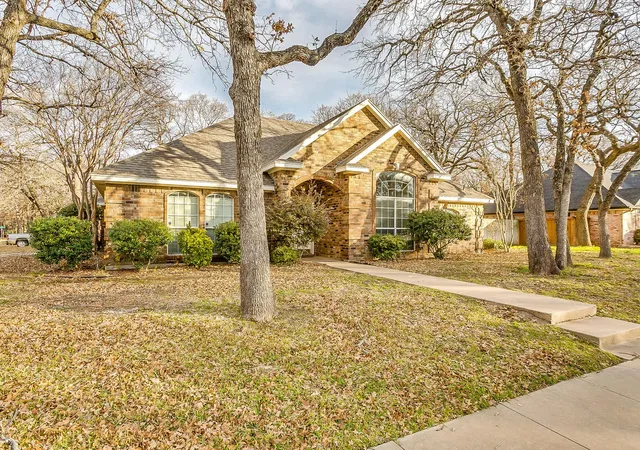 Photo 2 of Single family home for sale at 901 Evandale Rd, Burleson, TX 76028 | MLS# 21355376 | Listing updated on 2026-09-03