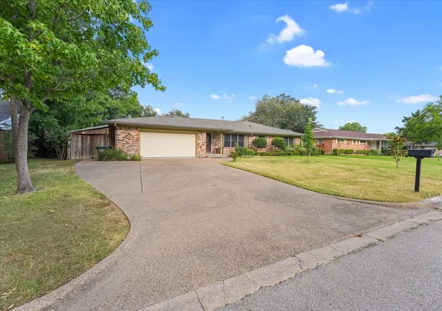 Photo 3 of Sale Pending at 5605 New Haven St, Greenville, TX 75402 | MLS# 21356552 | Listing updated on 2026-09-03